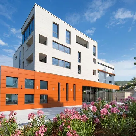 Park Hill Residences アパート